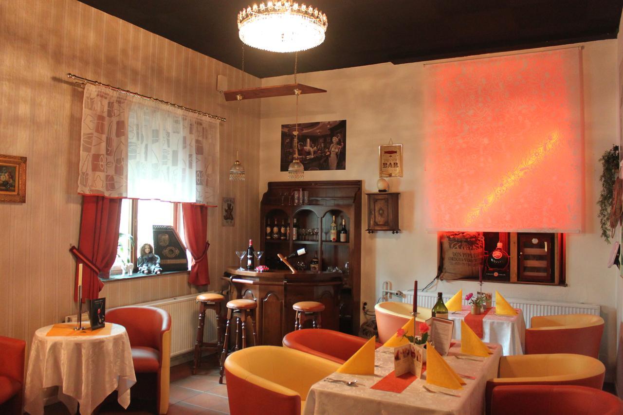 Pension Und Restaurant Die Burg Ehrenfriedersdorf Ngoại thất bức ảnh