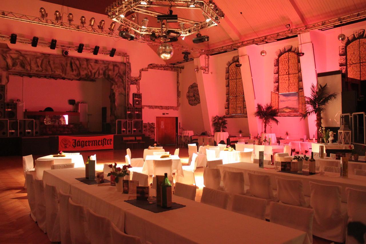 Pension Und Restaurant Die Burg Ehrenfriedersdorf Ngoại thất bức ảnh